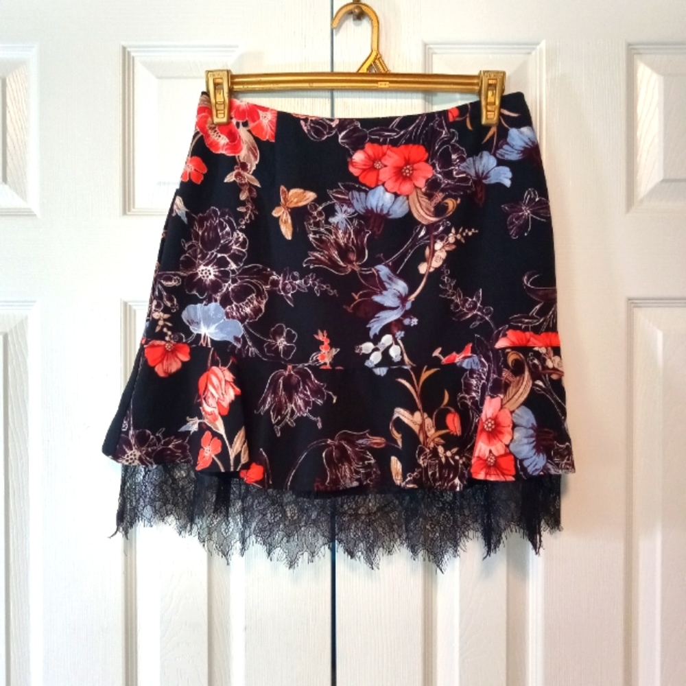 Who What Wear Skirt Black Floral Lace Hem Size 8 Zipper Enclosure